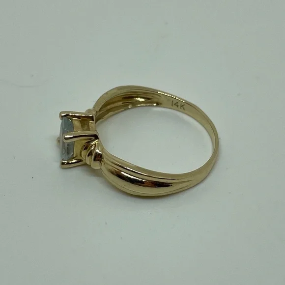 14K Yellow Gold Aquamarine Ring, 7 1/2 - Picture 3 of 10